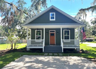 1101 Wayne St, Darien, GA 31305