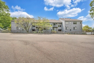 45 Sailors Cove Dr Unit 802, Moneta, VA 24121