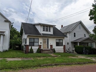 32 W Mapledale Ave, Akron, OH 44301