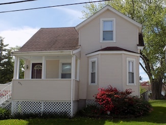 321 Canonicus St, Tiverton, RI 02878