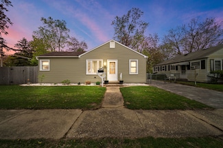 106 N Seebert St, Cary, IL 60013