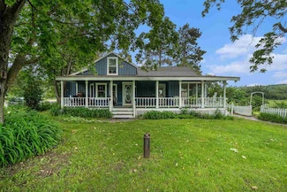 8198 Horton Bay Rd, Petoskey, MI 49770