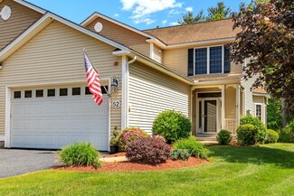 52 Old Stage Rd, Litchfield, NH 03052