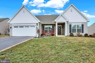 13 Apple Blossom Ln, Womelsdorf, PA 19567