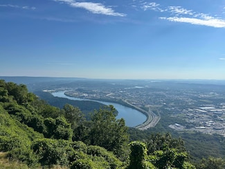 1107 E Brow Rd, Lookout Mountain, TN 37350
