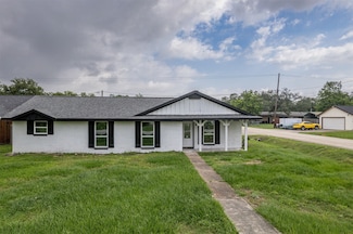602 E Forest Ave, Shoreacres, TX 77571