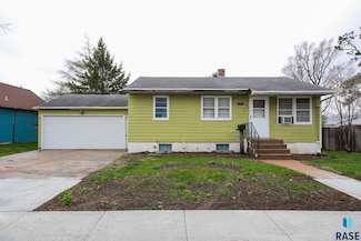 105 E 3rd St, Dell Rapids, SD 57022