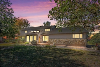 15422 Long St, Overland Park, KS 66221