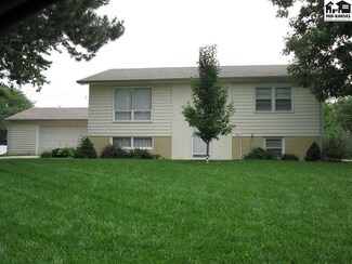 214 S Goering Ave, Moundridge, KS 67107