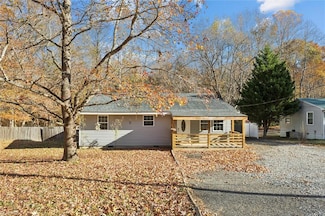 6141 Glenns Rd, Gloucester, VA 23061