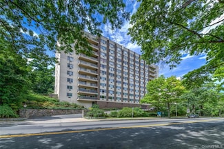 125 Lake St Unit 11-M North, White Plains, NY 10604