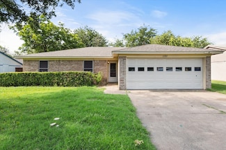 1121 Andrew St, Crowley, TX 76036