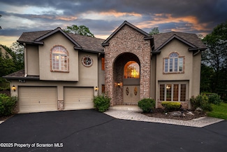133 Glenmaura Dr, Moosic, PA 18507