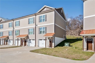611 Riverside Dr, Mount Airy, NC 27030