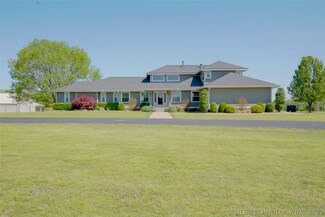509 Honeysuckle Dr, Wagoner, OK 74467
