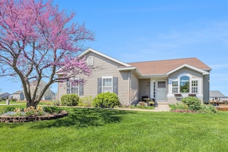 1691 Crescent Pointe Dr SE, Caledonia, MI 49316