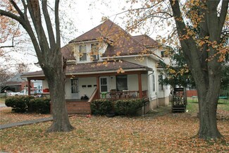 419 W Locust St, Bowling Green, MO 63334