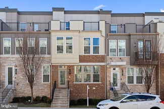 14589 Lakestone Dr, Chantilly, VA 20151