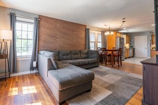4 Palmer Ave, Plaistow, NH 03865