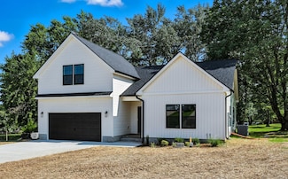 310 Peterson Ln, Clarksville, TN 37040