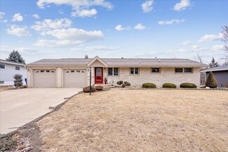 911 1st St NE, Oelwein, IA 50662