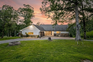 35 Magnolia Ln, Normandy, TN 37360