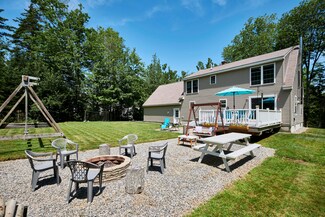 33 Forest Glen Dr, Rockport, ME 04856