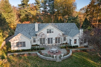 26 Morgan Ln, Locust Valley, NY 11560