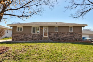 229 10th Ave SW, Altoona, IA 50009