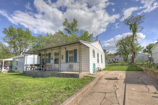 1014 Sycamore St, Carthage, MO 64836