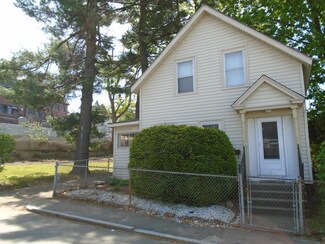 4 Palmer St, Worcester, MA 01605