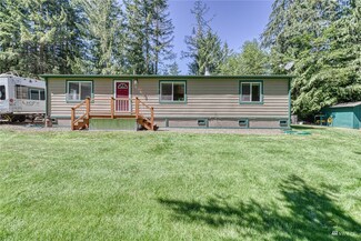 905 Griffiths Ln W, Seabeck, WA 98380