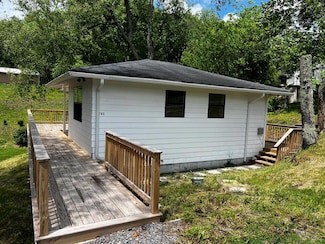 208 S Hill St, Mabscott, WV 25871