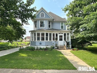 605 Fulton St, Grand Mound, IA 52751