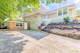 13 Wawayanda Rd, Highland Lakes, NJ 07422