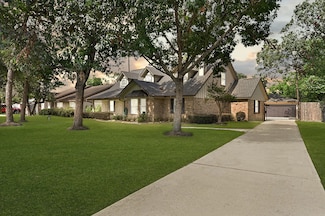 2004 Forest Oaks Dr, Houston, TX 77017