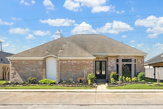 2708 Country Club Dr, Pearland, TX 77581