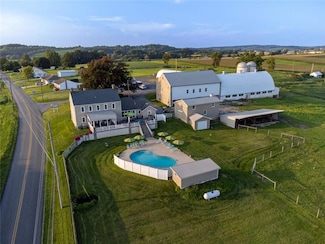 97 S Kemp Rd, Kutztown, PA 19530