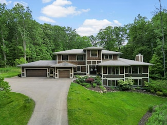 3867 Hawk Crest Rd, Ann Arbor, MI 48103