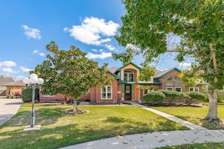 55 Mandevilla Ct, Lake Jackson, TX 77566