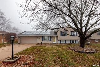 1710 Deppert Dr, Pekin, IL 61554