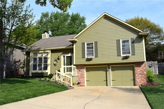 6420 Hilltop St, Shawnee, KS 66226