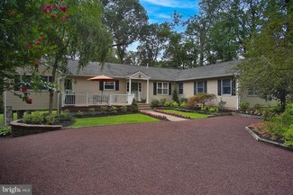 6167 Yorkshire Rd, New Hope, PA 18938