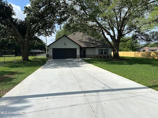 3076 Highland Ave, Diberville, MS 39540