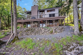 108 Falling Brook Dr, Hawley, PA 18428