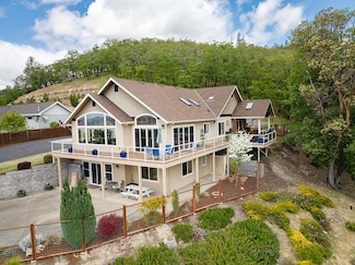 1874 NW Sunview Place, Grants Pass, OR 97526