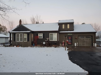 476 N Bridge St, Manawa, WI 54949