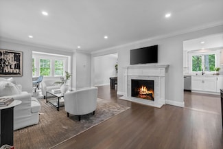 160 Forest Hill Ave, Lynnfield, MA 01940