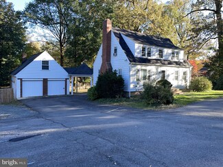 2537 Gallows Rd, Dunn Loring, VA 22027