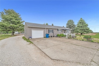 6395 Easton St NE, Louisville, OH 44641